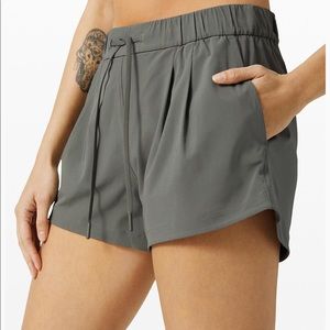 Lululemon stroll around sunset short 3”